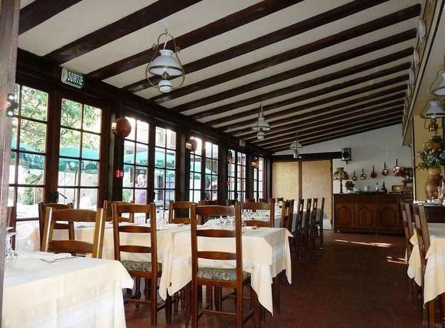 Imagen del bar/restaurante del Hotel restaurant Le Seignelay. Foto 2