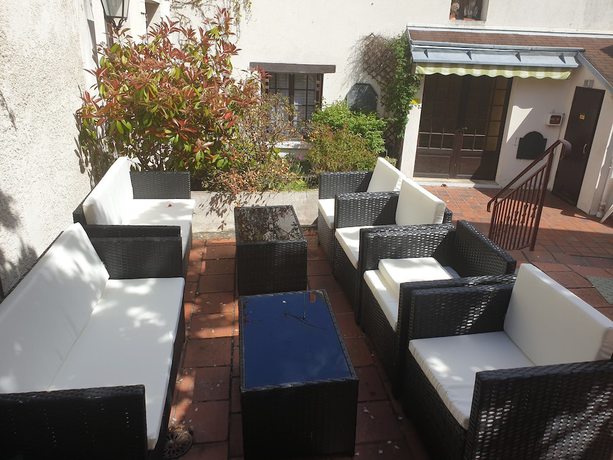 Imagen de los exteriores del Hotel restaurant Le Seignelay. Foto 8