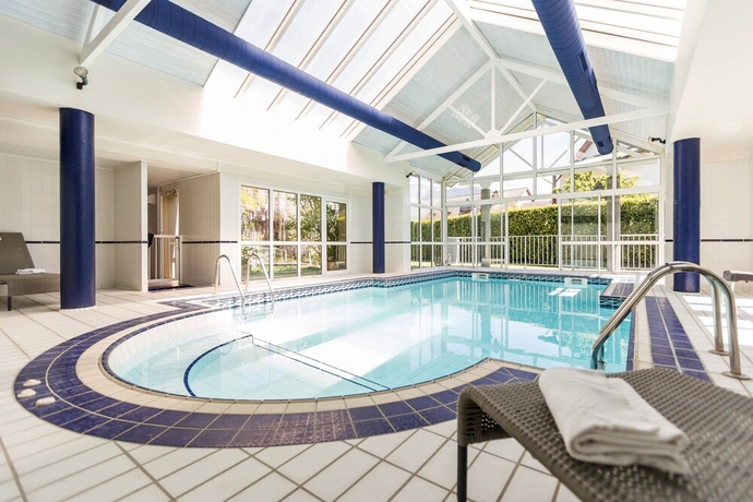 Imagen de la piscina del Hotel -restaurant Les Cimes. Foto 19