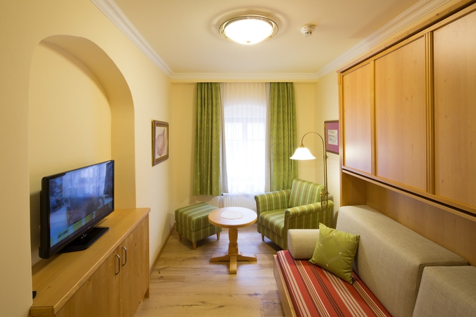 Imagen de los interiores del Hotel -restaurant Zum Schwarzen B&auml;ren. Foto 14