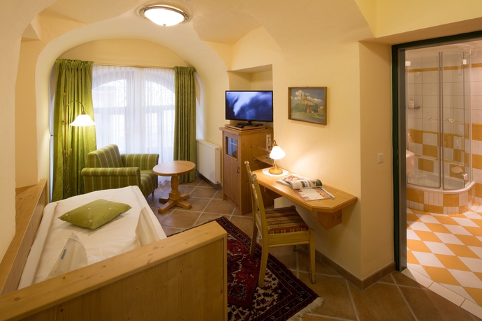 Imagen de los interiores del Hotel -restaurant Zum Schwarzen B&auml;ren. Foto 15