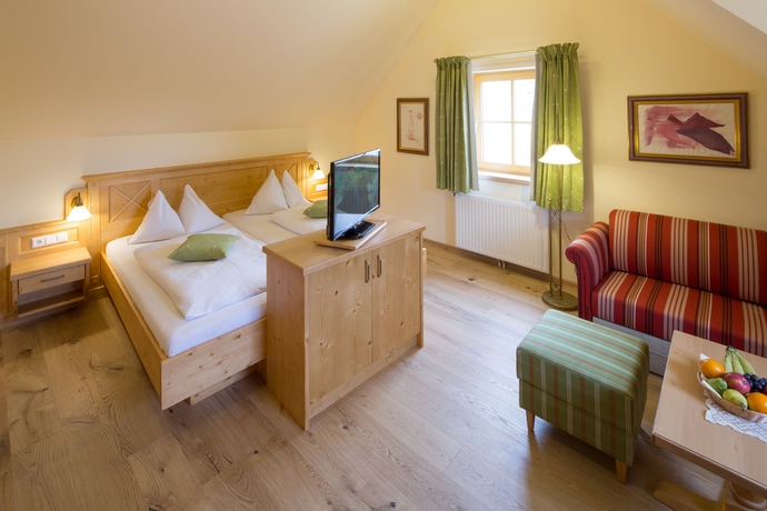 Imagen de los interiores del Hotel -restaurant Zum Schwarzen B&auml;ren. Foto 16