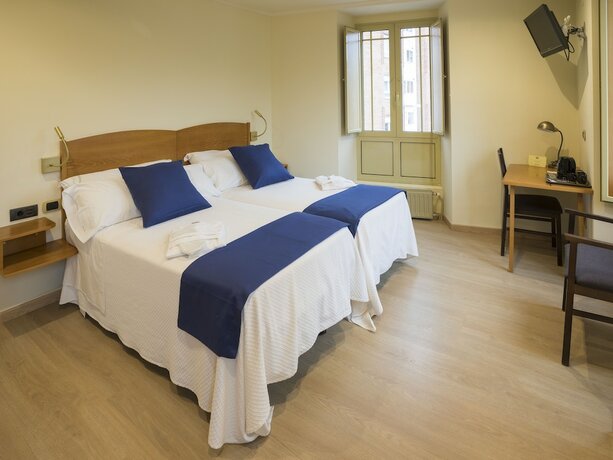 Imagen de la habitación del Hotel restaurante Roma. Foto 15