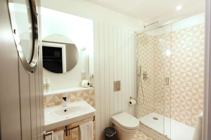 Imagen de la habitación del Hotel room2 Southampton Hometel. Foto 11