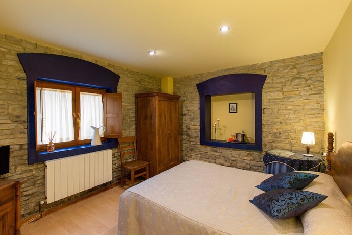 Imagen de la habitación del Hotel rural los Cerezos. Foto 2