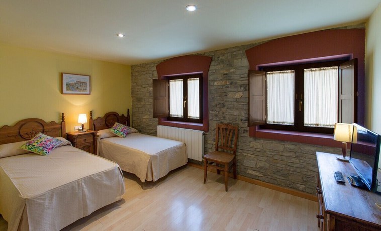 Imagen de la habitación del Hotel rural los Cerezos. Foto 9