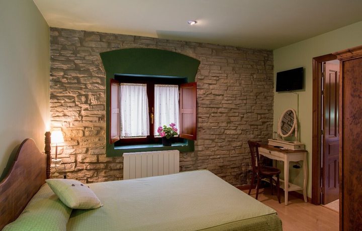 Imagen de la habitación del Hotel rural los Cerezos. Foto 14