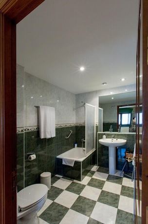Imagen de la habitación del Hotel rural los Cerezos. Foto 20