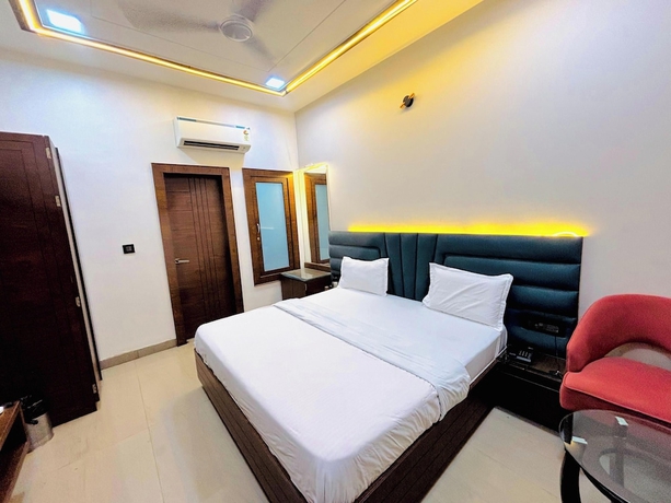 Imagen de la habitación del Hotel sadhana palace. Foto 7
