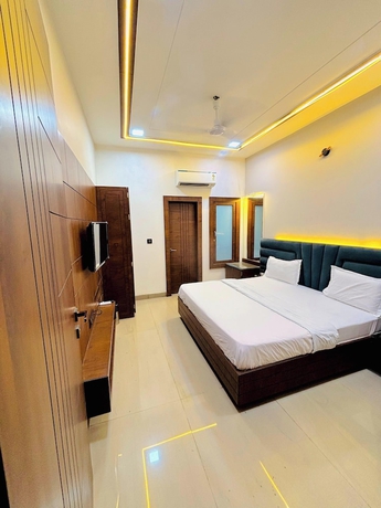 Imagen de la habitación del Hotel sadhana palace. Foto 8