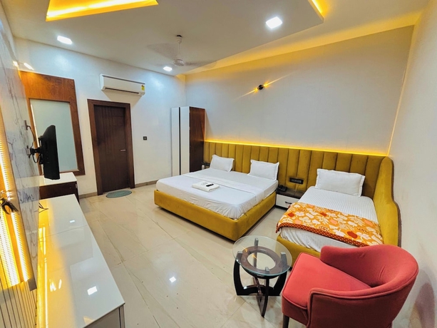 Imagen de la habitación del Hotel sadhana palace. Foto 10