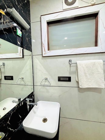 Imagen de la habitación del Hotel sadhana palace. Foto 11