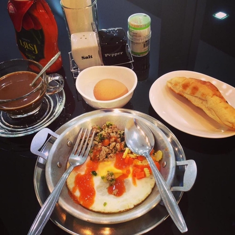 Imagen del bar/restaurante del Hotel @sakon. Foto 2