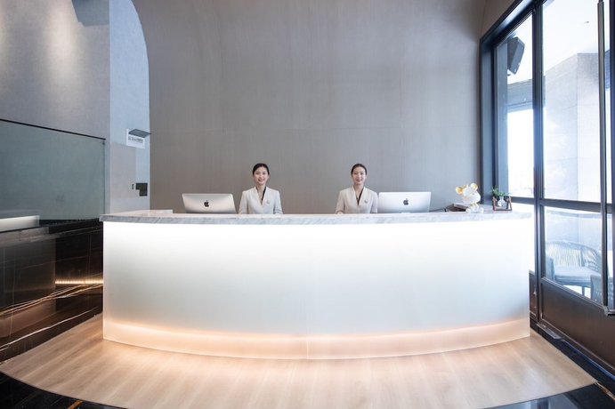 Imagen de los interiores del Hotel shenzhenshijinyuehuayuanjiudian. Foto 8