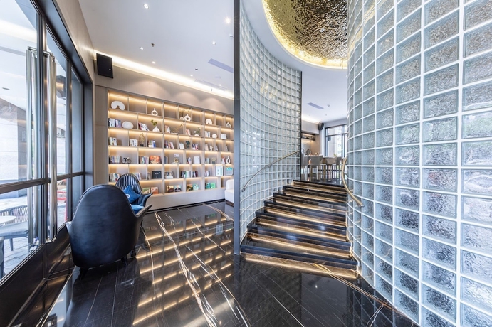 Imagen de los interiores del Hotel shenzhenshijinyuehuayuanjiudian. Foto 10