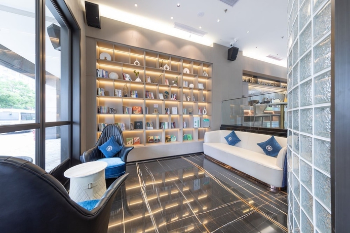 Imagen de los interiores del Hotel shenzhenshijinyuehuayuanjiudian. Foto 11