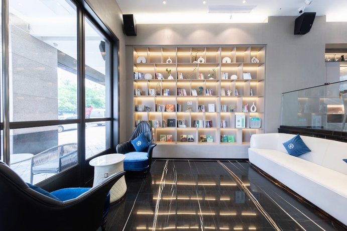 Imagen de los interiores del Hotel shenzhenshijinyuehuayuanjiudian. Foto 12