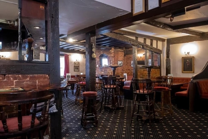 Imagen del bar/restaurante del Hotel the crown hotel, Alton. Foto 2