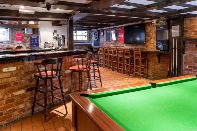 Imagen del bar/restaurante del Hotel the crown hotel, Alton. Foto 5