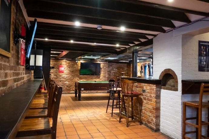 Imagen del bar/restaurante del Hotel the crown hotel, Alton. Foto 6