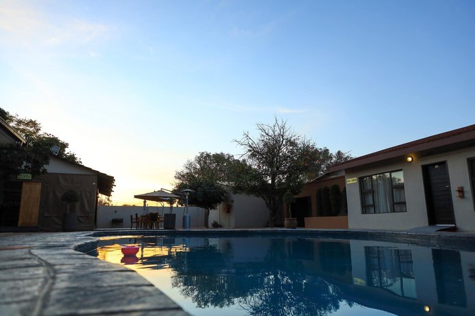 Imagen de la piscina del Hotel the distinction boutique hotel. Foto 19