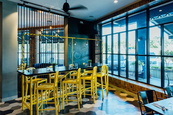Imagen del bar/restaurante del Hotel @thome Boutique. Foto 3