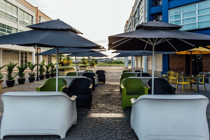 Imagen del bar/restaurante del Hotel @thome Boutique. Foto 4