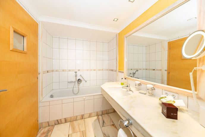 Imagen de la habitación del Hotel &uuml;bergossene Alm Resort. Foto 5