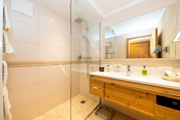 Imagen de la habitación del Hotel &uuml;bergossene Alm Resort. Foto 12