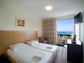 Imagen de la habitación del Hotel valamar collection girandella resort [ex. girandella tourist village]. Foto 7