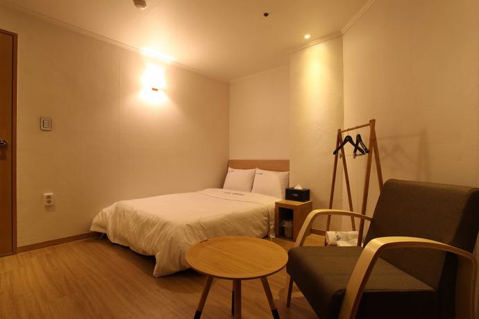 Imagen de la habitación del Hotel violet. Foto 3