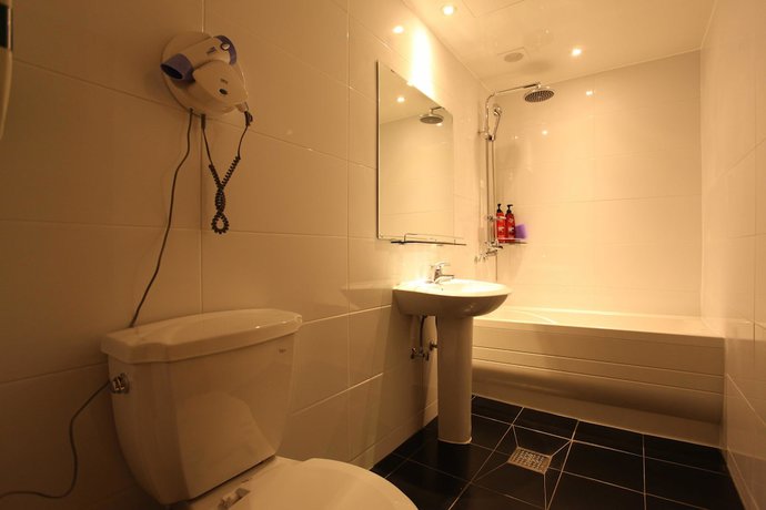 Imagen de la habitación del Hotel violet. Foto 6