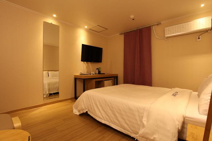 Imagen de la habitación del Hotel violet. Foto 10