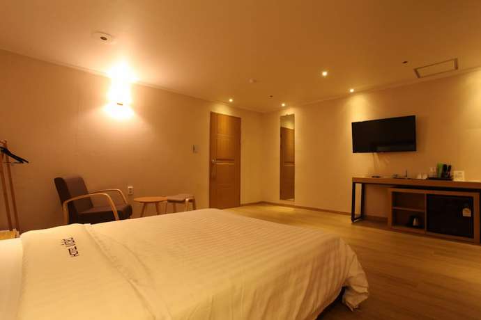 Imagen de la habitación del Hotel violet. Foto 14