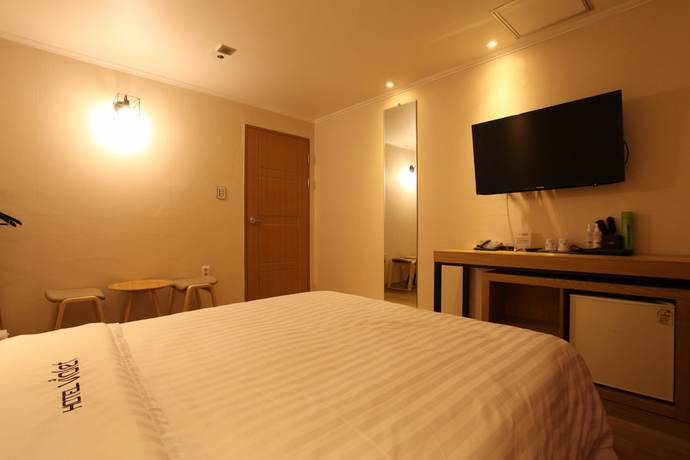 Imagen de la habitación del Hotel violet. Foto 15