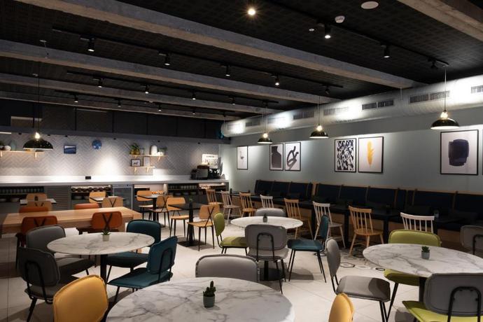Imagen del bar/restaurante del Hotel voco Bilbao - City by IHG. Foto 7