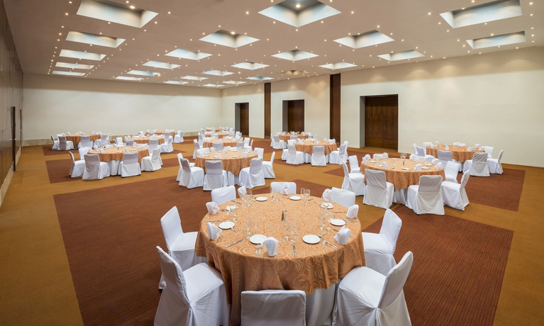 Imagen del bar/restaurante del Hotel voco Guadalajara Expo by IHG. Foto 1