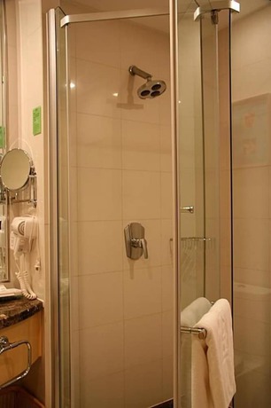 Imagen de la habitación del Hotel voco Lianyungang Haizhou Bay by IHG. Foto 13