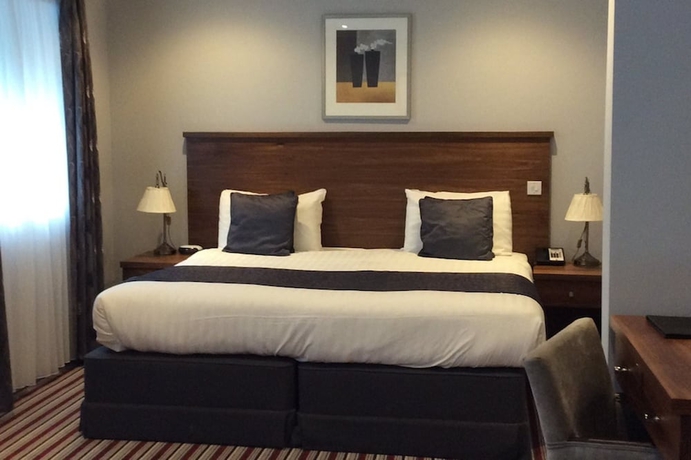 Imagen de la habitación del Hotel voco Lythe Hill & Spa, an IHG Hotel. Foto 2
