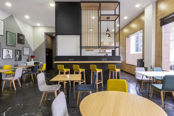 Imagen del bar/restaurante del Hotel voco Madrid - Las Tablas by IHG. Foto 1