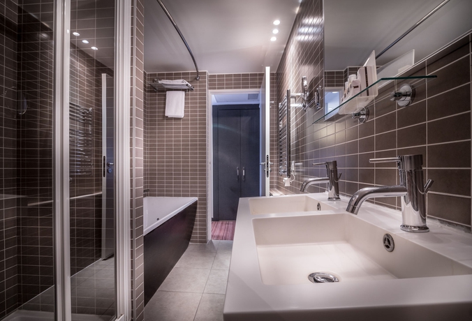 Imagen de la habitación del Hotel voco Paris Montparnasse. Foto 10