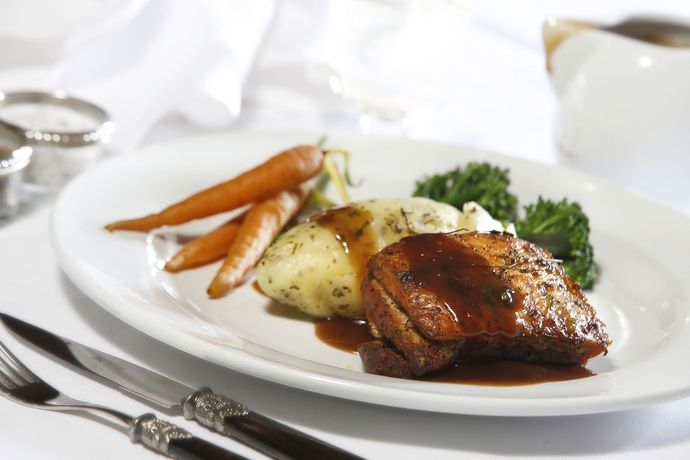 Imagen del bar/restaurante del Hotel voco Rockingham Forest Corby by IHG. Foto 6