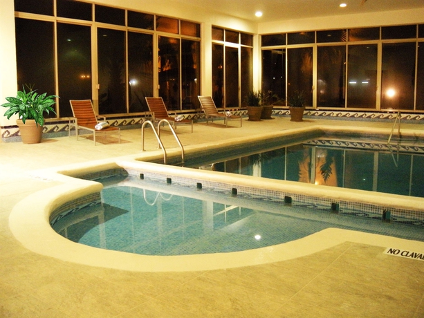 Imagen de la piscina del Hotel voco Saltillo, an IHG Hotel. Foto 14