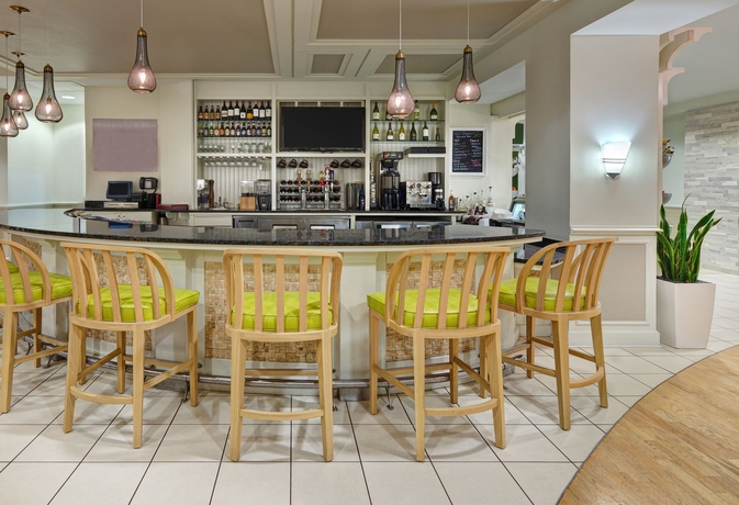 Imagen del bar/restaurante del Hotel voco Sarasota by IHG. Foto 1