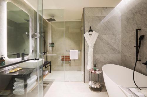 Imagen de la habitación del Hotel voco Seoul Gangnam, an IHG. Foto 11