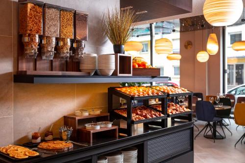 Imagen del bar/restaurante del Hotel voco Strasbourg Centre - The Garden, an IHG Hotel. Foto 2