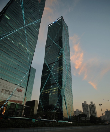 Imagen de los exteriores del Hotel voco Suites Shenzhen Huanggang by IHG. Foto 5