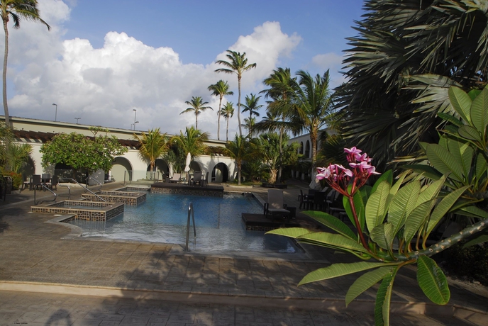 Imagen de la piscina del Hotel voco Surfside Aruba by IHG. Foto 14