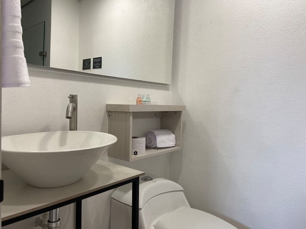 Imagen de la habitación del Hotel w Magnificent 1BR With Terrace at Poblado. Foto 16