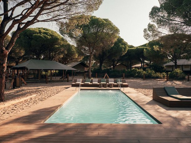 Imagen de la piscina del Hotel wecamp C&aacute;diz. Foto 16